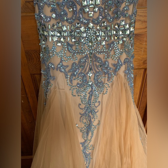 PROM DRESS - Picture 7 of 11